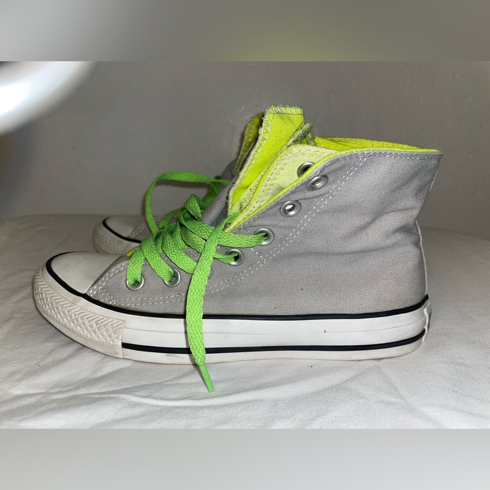 📚BACK TO SCHOOL SALE!✏️ Grey and Neon Yellow Converse. Only worn a few times